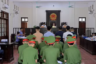 Các bị cáo tại phiên tòa.