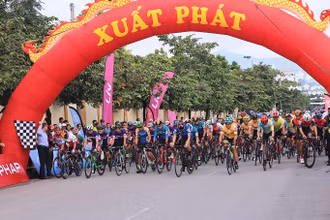 Giải thu hút hàng trăm vận động viên của các câu lạc bộ tham gia.