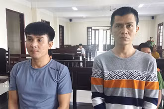 Bị cáo Ngô Hoàng Thọ (bên trái) và Phạm Hồng Qui.