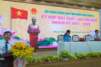 Phó Bí thư Thường trực Tỉnh ủy, Chủ tịch Hội đồng nhân dân tỉnh Đồng Tháp Phan Văn Thắng phát biểu khai mạc kỳ họp.