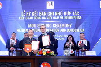 Lễ ký thỏa thuận hợp tác giữa VFF và Bundesliga tại Hà Nội.