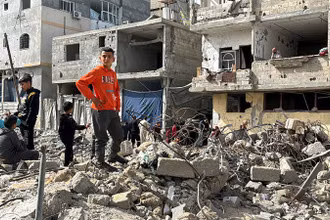 Hiện trường vụ không kích của Israel tại phía nam Dải Gaza, ngày 27/3/2024. (Ảnh: Reuters)