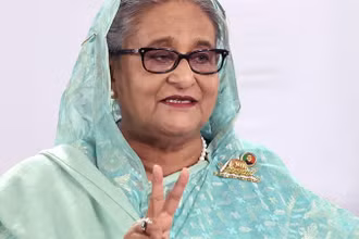 Bà Sheikh Hasina phát biểu trước truyền thông sau khi đã bỏ phiếu. Ảnh: Văn phòng Thủ tướng Bangladesh.