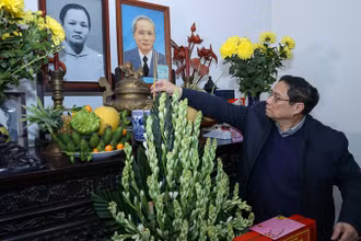 Thủ tướng Phạm Minh Chính dâng hương cố Thủ tướng Phạm Văn Đồng