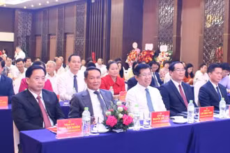 Các đại biểu dự kỷ niệm 60 năm Báo Lạng Sơn ra số báo đầu.