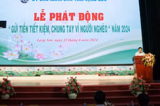Đại diện lãnh đạo tỉnh Lạng Sơn phát biểu phát động "Gửi tiền tiết kiệm, chung tay vì người nghèo".