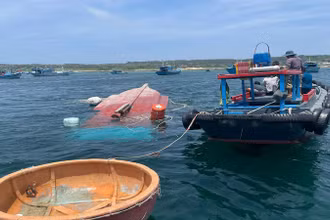 Tàu cá chìm.