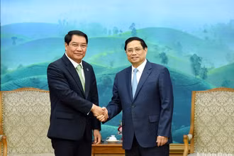 Thủ tướng Phạm Minh Chính đón Đô trưởng Vientiane (Lào) Atsaphangthong Siphandone.