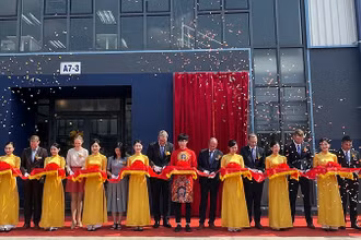 Cắt băng khánh thành nhà máy đầu tiên của Tập đoàn Công nghệ HARTING tại Hải Dương.