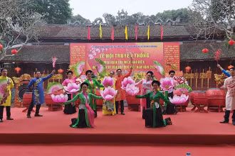 Chương trình nghệ thuật tại Lễ hội truyền thống Văn miếu Mao Điền.
