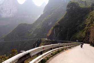 Đèo Mã Pì Lèng trên Cao nguyên đá Đồng Văn. 