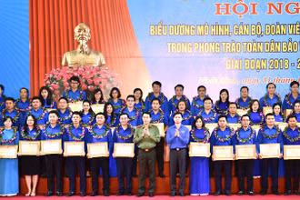 Khen thưởng 62 tập thể, cá nhân các tỉnh phía bắc tiêu biểu trong phong trào toàn dân bảo vệ an ninh Tổ quốc. (Ảnh: XUÂN TRƯỜNG)