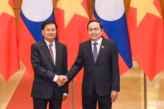 Chủ tịch Quốc Trần Thanh Mẫn và Tổng Bí thư, Chủ tịch nước Lào Thongloun Sisoulith.