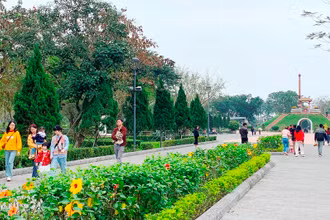 Di tích quốc gia đặc biệt Thành cổ Quảng Trị đón lượng đông du khách trong và ngoài nước đến thăm dịp đầu năm mới.
