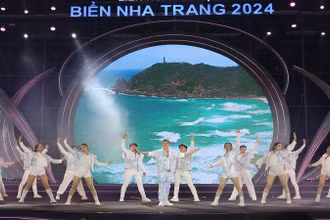 Một tiết mục trong Lễ Khai mạc Liên hoan du lịch biển Nha Trang lần thứ 2, năm 2024. (Ảnh: NGỌC HÒA)