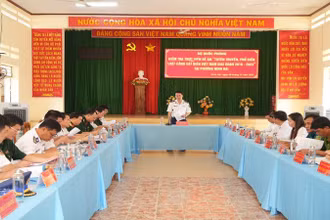 Kiểm tra kết quả thực hiện Đề án “Tuyên truyền, phổ biến Luật Cảnh sát biển Việt Nam giai đoạn 2019-2023” tại phường Ninh Hải, thị xã Ninh Hòa, (Ảnh NGỌC HÒA)