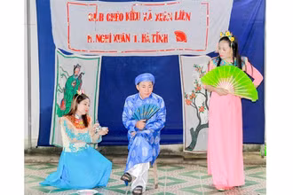 Buổi tập luyện của Câu lạc bộ Chèo Kiều xã Xuân Liên, huyện Nghi Xuân. (Ảnh: ĐẬU HÀ)