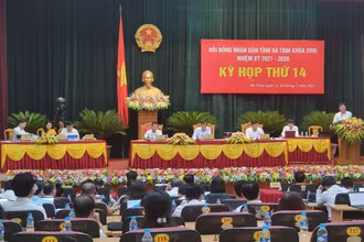 Giám đốc Sở Y tế Hà Tĩnh trả lời các câu hỏi chất vấn của đại biểu, cử tri.