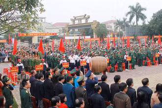 Gần 1.500 thanh niên Hà Tĩnh hăng hái tòng quân trong trong dịp đầu Xuân Quý Mão.