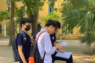 Thí sinh tham dự tuyển sinh lớp 10 (Ảnh: Trường THPT Chu Văn An, Hà Nội)