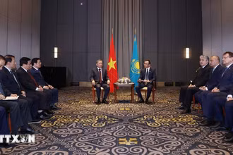 Tổng Bí thư Tô Lâm hội kiến Chủ tịch Thượng viện Kazakhstan Maulen Ashimbayev. (Ảnh: Thống Nhất/TTXVN)