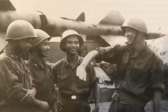 Kíp trắc thủ tiểu đoàn tên lửa 57, ảnh chụp đầu năm 1973. Ảnh tư liệu