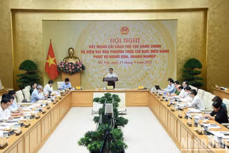 Thủ tướng nêu rõ: Càng "áp lực" thì càng phải "nỗ lực"; chuyển từ trạng thái "bị động" sang "chủ động"; tạo ra sự thân thiện, chia sẻ giữa cơ quan quản lý với người dân, doanh nghiệp khi thực hiện thủ tục hành chính.