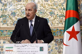 Tổng thống Algeria Abdelmadjid Tebboune phát biểu trong cuộc họp báo ở Algiers ngày 3/3/2024. (Ảnh: THX/TTXVN)