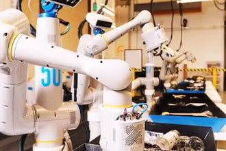 Robot phân loại rác được ứng dụng ngày càng rộng rãi. Ảnh: ANALYTICS INSIGHT
