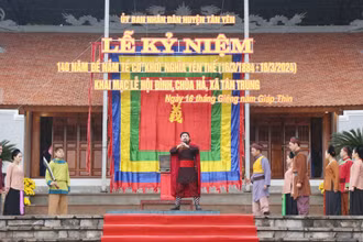 Màn diễn xướng “Đề Nắm tế cờ khởi nghĩa Yên Thế” do diễn viên Nhà hát Chèo tỉnh Bắc Giang biểu diễn.