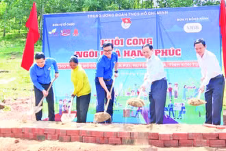 Khởi công xây dựng ngôi nhà hạnh phúc cho trẻ em có hoàn cảnh khó khăn tại xã Đăk Pxi, huyện Đăk Hà.