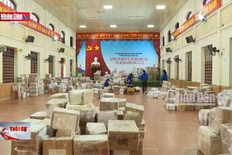 Chung tay hỗ trợ học sinh vùng bão lũ