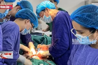 Cứu sống bệnh nhân có u buồng trứng khổng lồ