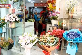 Thị trường quà tặng Valentine trầm lắng vì trùng Tết Nguyên đán