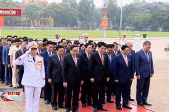 Các Đại biểu Quốc hội viếng Lăng Chủ tịch Hồ Chí Minh