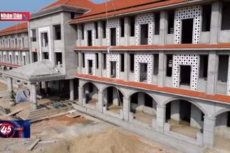 Trường mới chậm tiến độ hàng trăm học sinh phải học ở trường xuống cấp