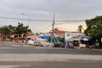 Công trường thi công lắp đặt cống thoát nước chống ngập tại Thành phố Thủ Đức.
