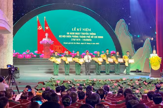 Quang cảnh Lễ Kỷ niệm 50 năm Ngày truyền thống Bộ đội Biên phòng Thành phố Hồ Chí Minh.