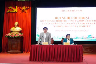 Đồng chí Bí thư Tỉnh ủy và Chủ tịch Ủy ban nhân dân tỉnh Hà Nam chủ trì Hội nghị đối thoại với cán bộ và nhân dân xã Đồng Du, huyện Bình Lục.