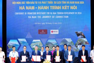 Ủy ban nhân dân tỉnh Hà Nam ký kết thỏa thuận hợp tác phát triển du lịch giữa tỉnh Hà Nam và các nhà đầu tư, tập đoàn, doanh nghiệp hoạt động trong lĩnh vực kinh doanh du lịch, lữ hành.