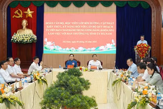 Toàn cảnh hội nghị.