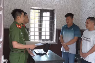 Hai đối tượng mua bán trái phép hóa đơn và trốn thuế.