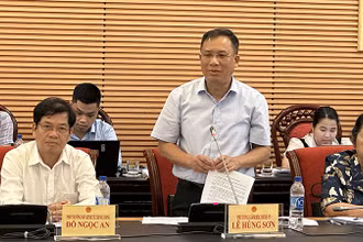 Đại diện Bảo hiểm xã hội Việt Nam phát biểu tại buổi làm việc.