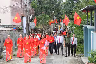 Đường cờ Tổ quốc rực rỡ