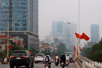 Khu vực Hà Nội sáng và đêm có mưa phùn và sương mù, trưa chiều giảm mây hửng nắng, trời lạnh. (Ảnh minh họa)