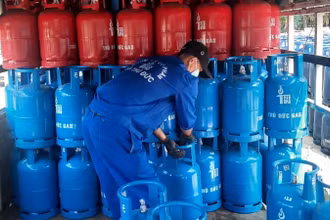 Giá gas bán lẻ tăng tháng thứ 3 liên tiếp do giá gas nhập khẩu tăng giá mạnh. 