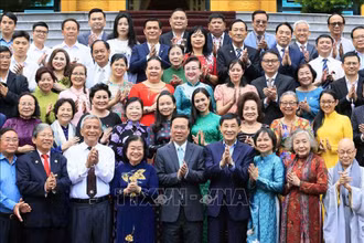 Chủ tịch nước Võ Văn Thưởng với các đại biểu. (Ảnh: TTXVN)