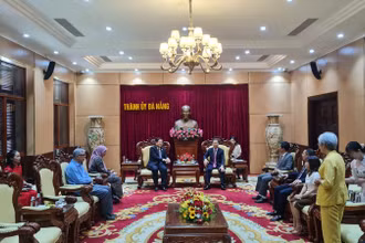 Bí thư Thành ủy Đà Nẵng Nguyễn Văn Quảng tiếp Đại sứ Đặc mệnh toàn quyền Malaysia tại Việt Nam, ngài Dato’ Tan Yang Thai.