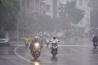 Khu vực Hà Nội sáng và đêm có mưa nhỏ, mưa phùn và sương mù, trời lạnh. (Ảnh minh họa)