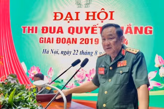 Thượng tướng Võ Minh Lương, Ủy viên Trung ương Đảng, Ủy viên Thường vụ Quân ủy Trung ương, Thứ trưởng Quốc phòng phát biểu ý kiến tại Đại hội.